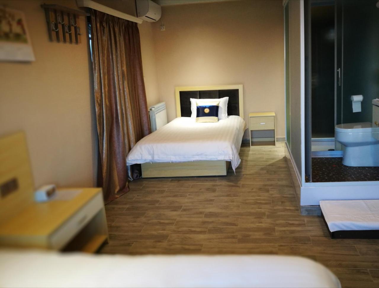 Top Boutique Hotel（首席精品酒店） Tbilisi ภายนอก รูปภาพ
