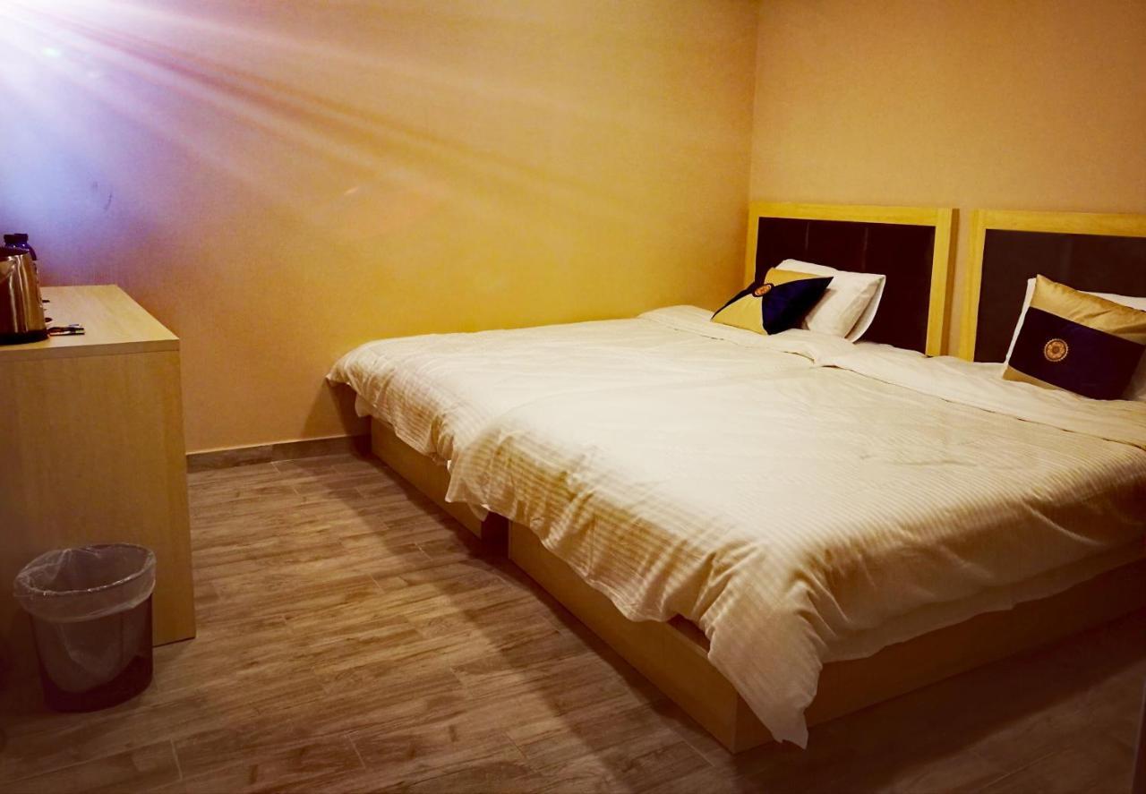 Top Boutique Hotel（首席精品酒店） Tbilisi ภายนอก รูปภาพ