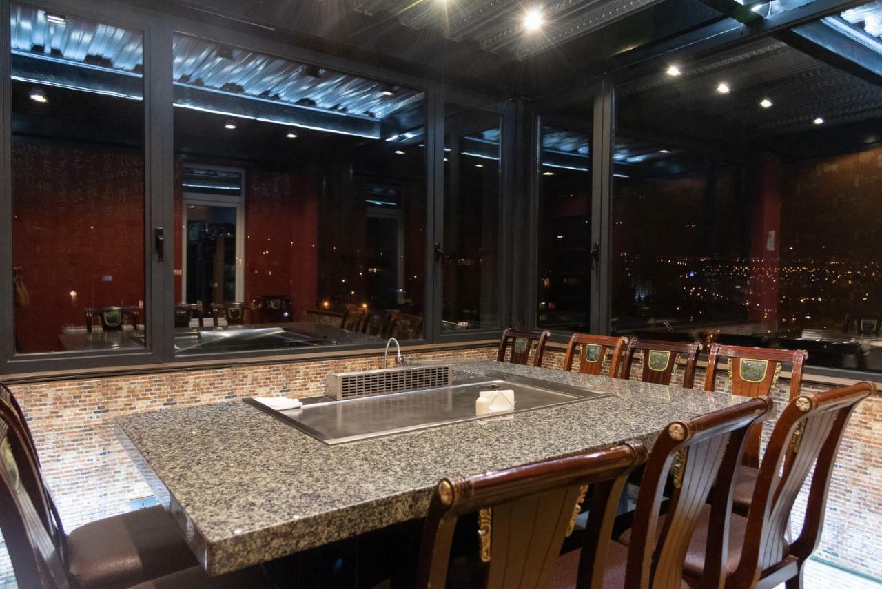 Top Boutique Hotel（首席精品酒店） Tbilisi ภายนอก รูปภาพ